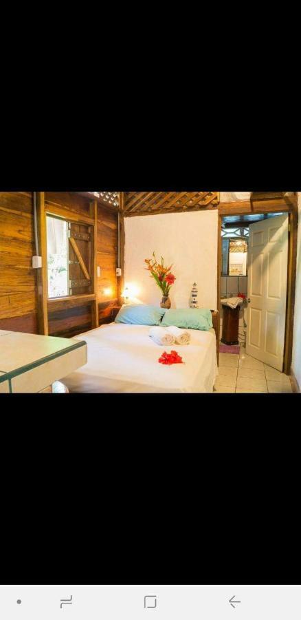Hostal Cecilia Puerto Viejo de Talamanca Exterior photo