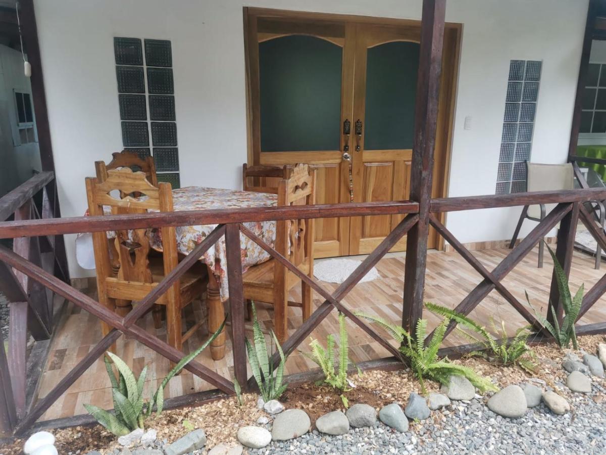 Hostal Cecilia Puerto Viejo de Talamanca Exterior photo
