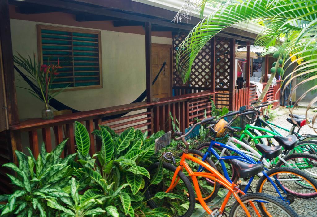 Hostal Cecilia Puerto Viejo de Talamanca Exterior photo